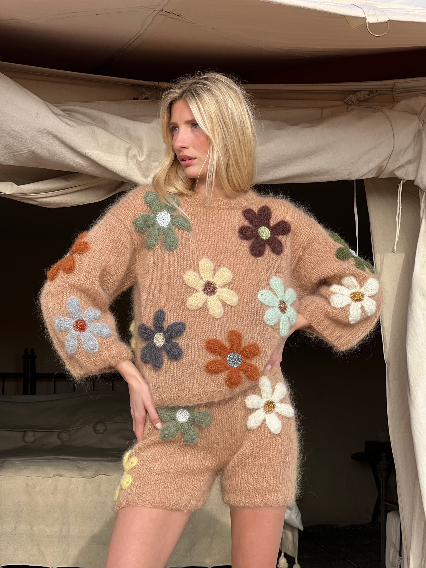 SWEATER FREE FLOWERS BEIGE