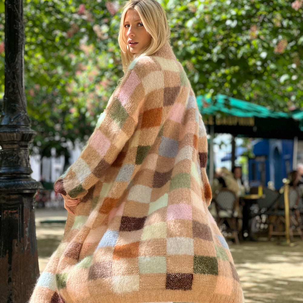 
                  
                    MANTEAU PIXEL BEIGE
                  
                