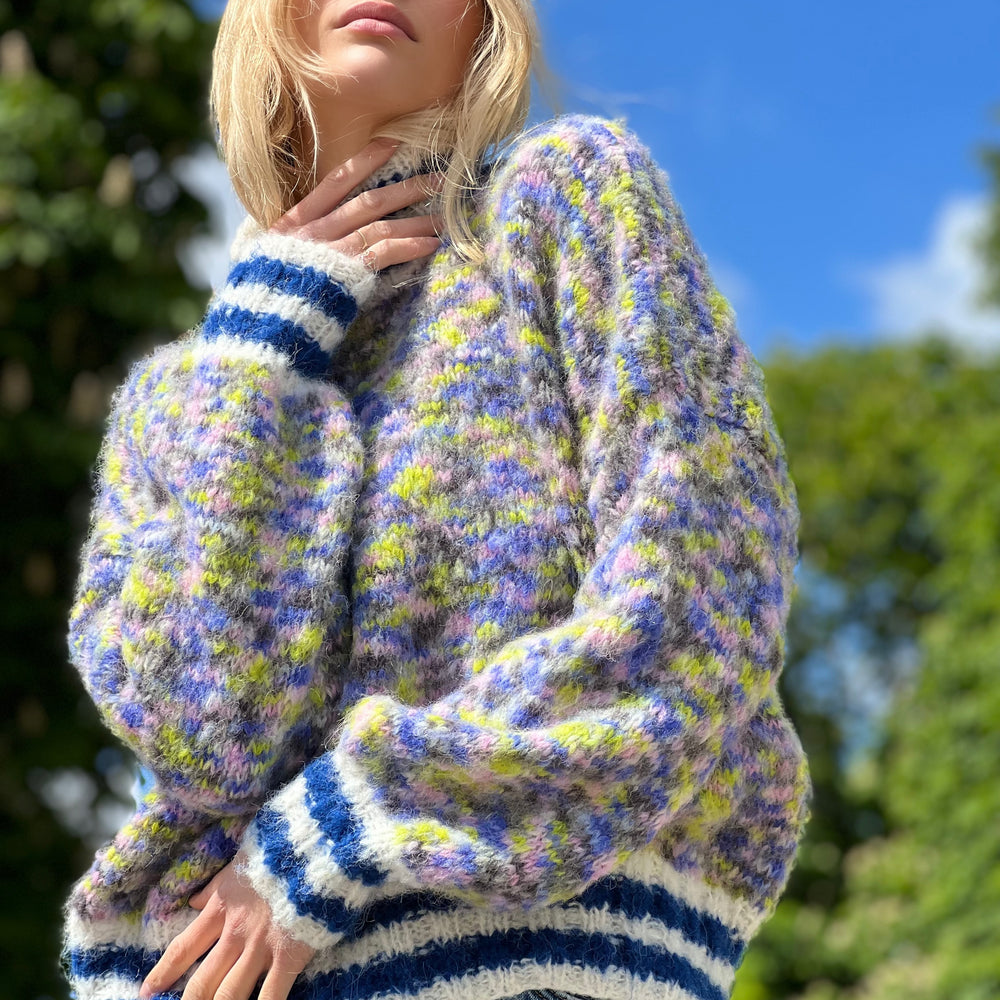 
                  
                    SWEATER HIGHNECK OVERSIZE DOUDOU MULTI
                  
                