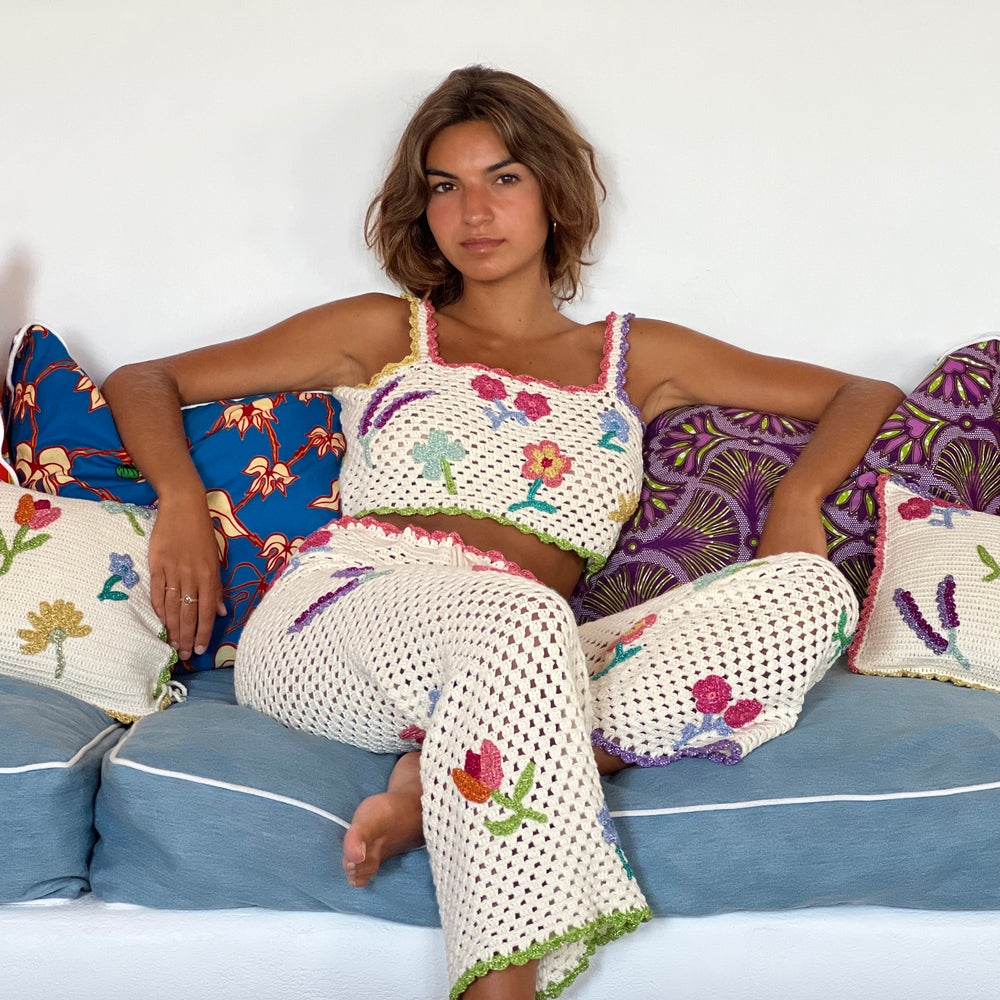 
                  
                    PILLOW BLOOM
                  
                