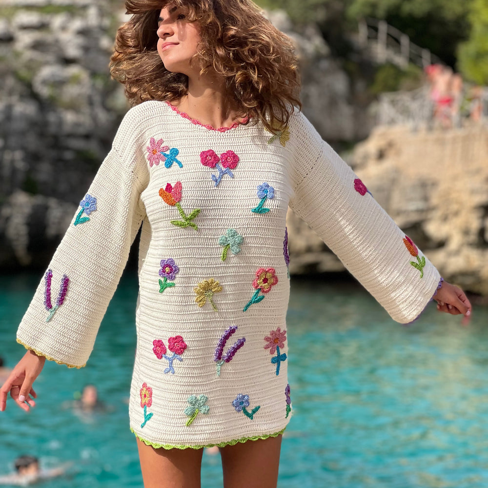 
                  
                    ROBE BLOOM
                  
                