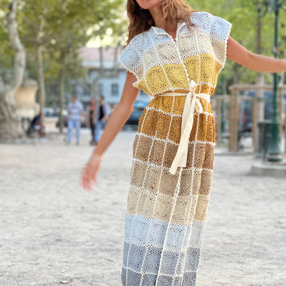
                  
                    COAT NO SLEEVES PRINCESSE GOLD & SILVER
                  
                