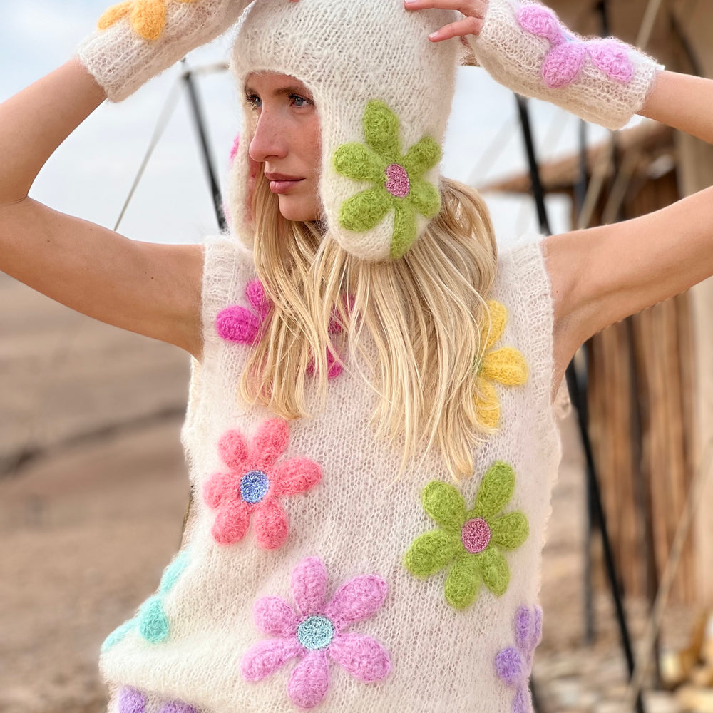 CHAPKA & MITTENS FREE FLOWERS ECRU