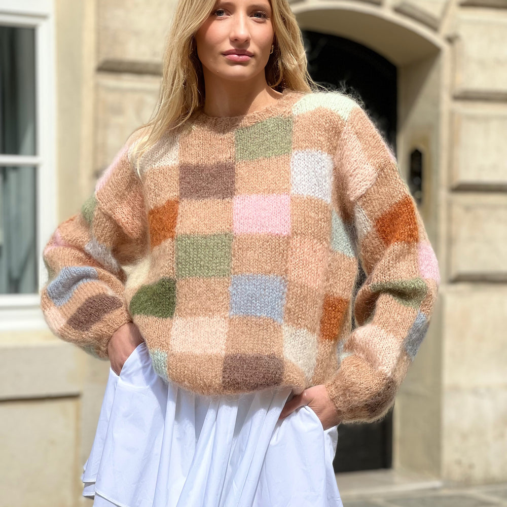 
                  
                    SWEATER PIXELS BEIGE
                  
                