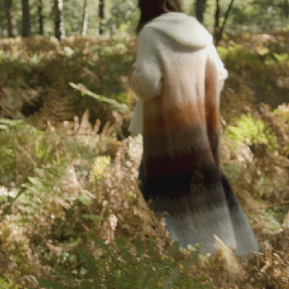 
                  
                    Load and play video in Gallery viewer, COAT HOODIE TIE&amp;amp;DYE BEIGE
                  
                