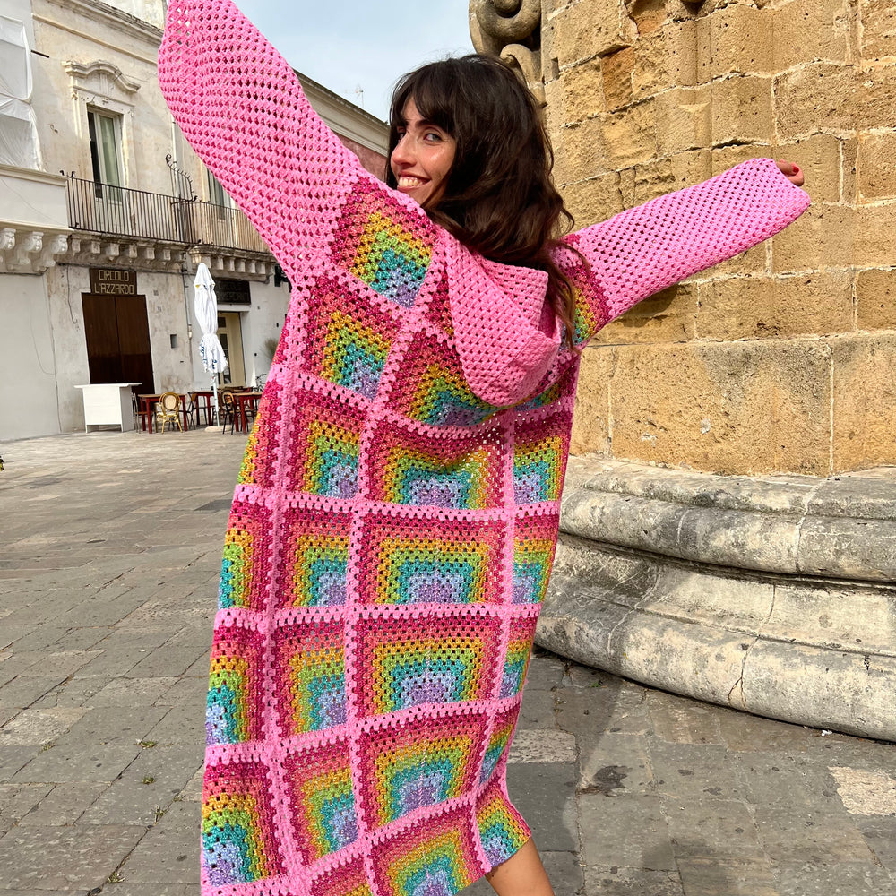 
                  
                    MANTEAU À CAPUCHE RAINBOW ROSE
                  
                