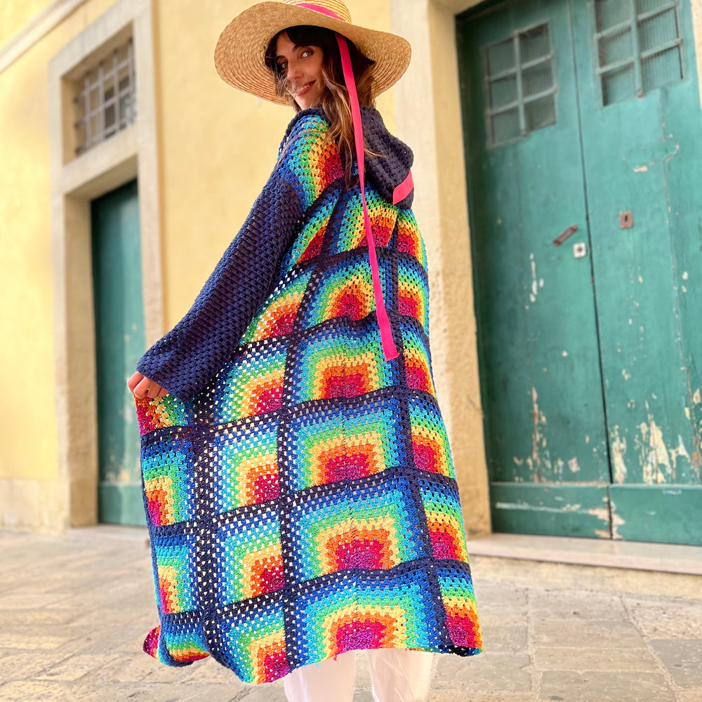 
                  
                    MANTEAU À CAPUCHE RAINBOW MARINE
                  
                